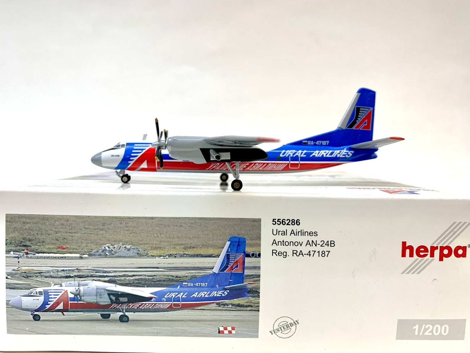 Herpa Wings Ural Airlines Antonov AN-24B 1:200 RA-47187 556286