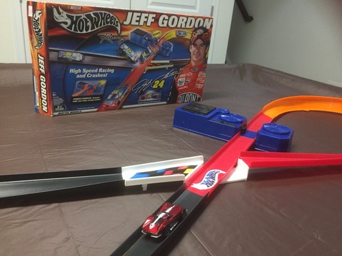 2002 Hot Wheels Racing Jeff Gordon High Speed Race Track Set -TESTED AND WORKS
