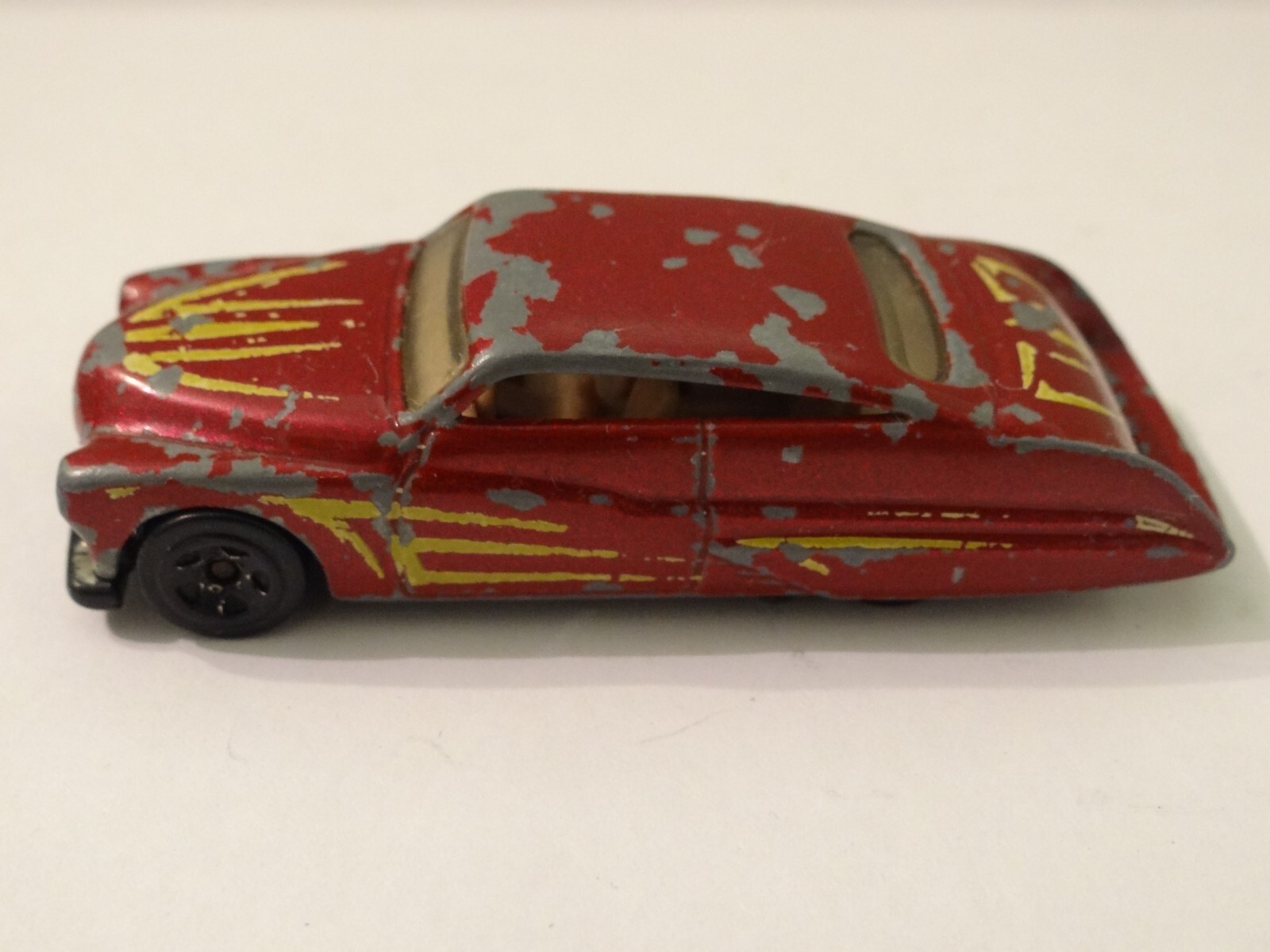 Mattel Hot Wheels V2582 Die-Cast Car Red with Gold | eBay