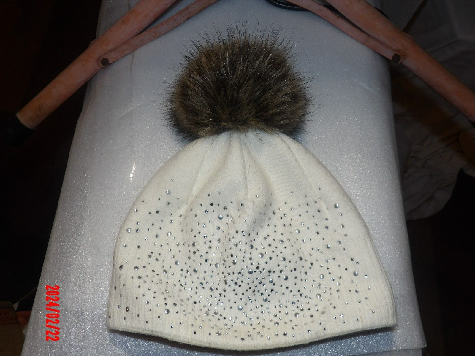 【みっちゃん】CASHMERE PON PON BEANIE Chunky Ribbed Cashmere Hat with Fur Pom – SofiaCashmere