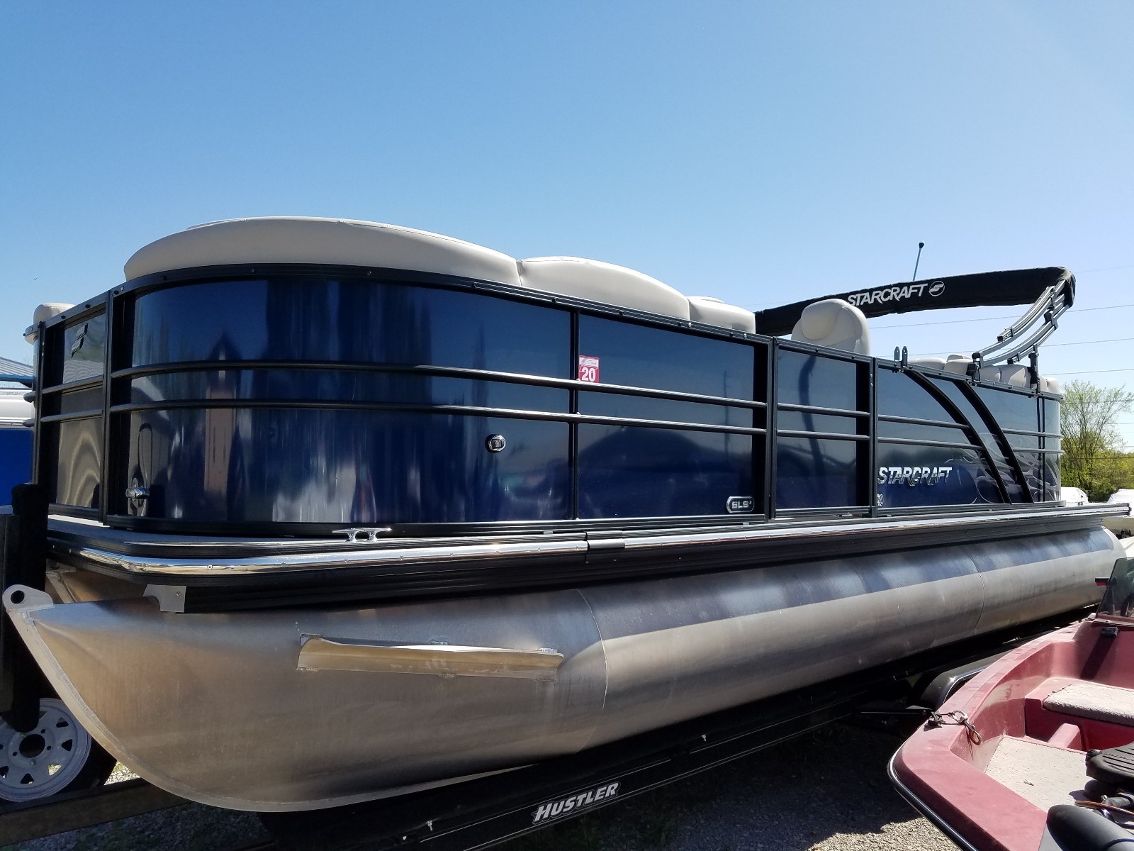 Starcraft Tri Toon pontoon boat 24 Ft Tritoon Yamaha F150 w/ warranty Luxury