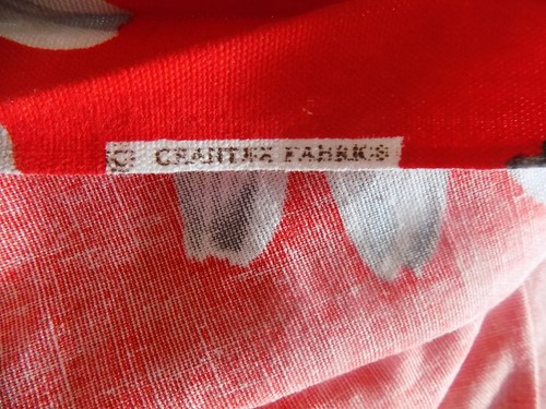 3 Yards Plus Vintage Red Cotton Woven Fabric Large Gray Daisies 45 Wide Crantex