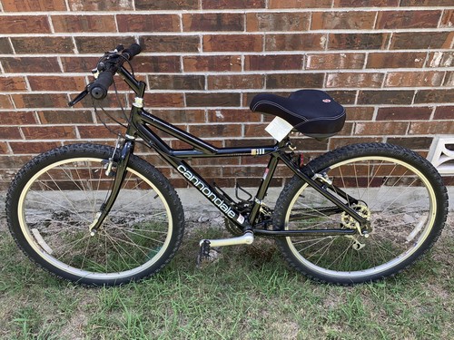 Cannondale M300 Men's 16 inch Frame Sport Bicycle in Blue w/ 21 Speed Gear Shift