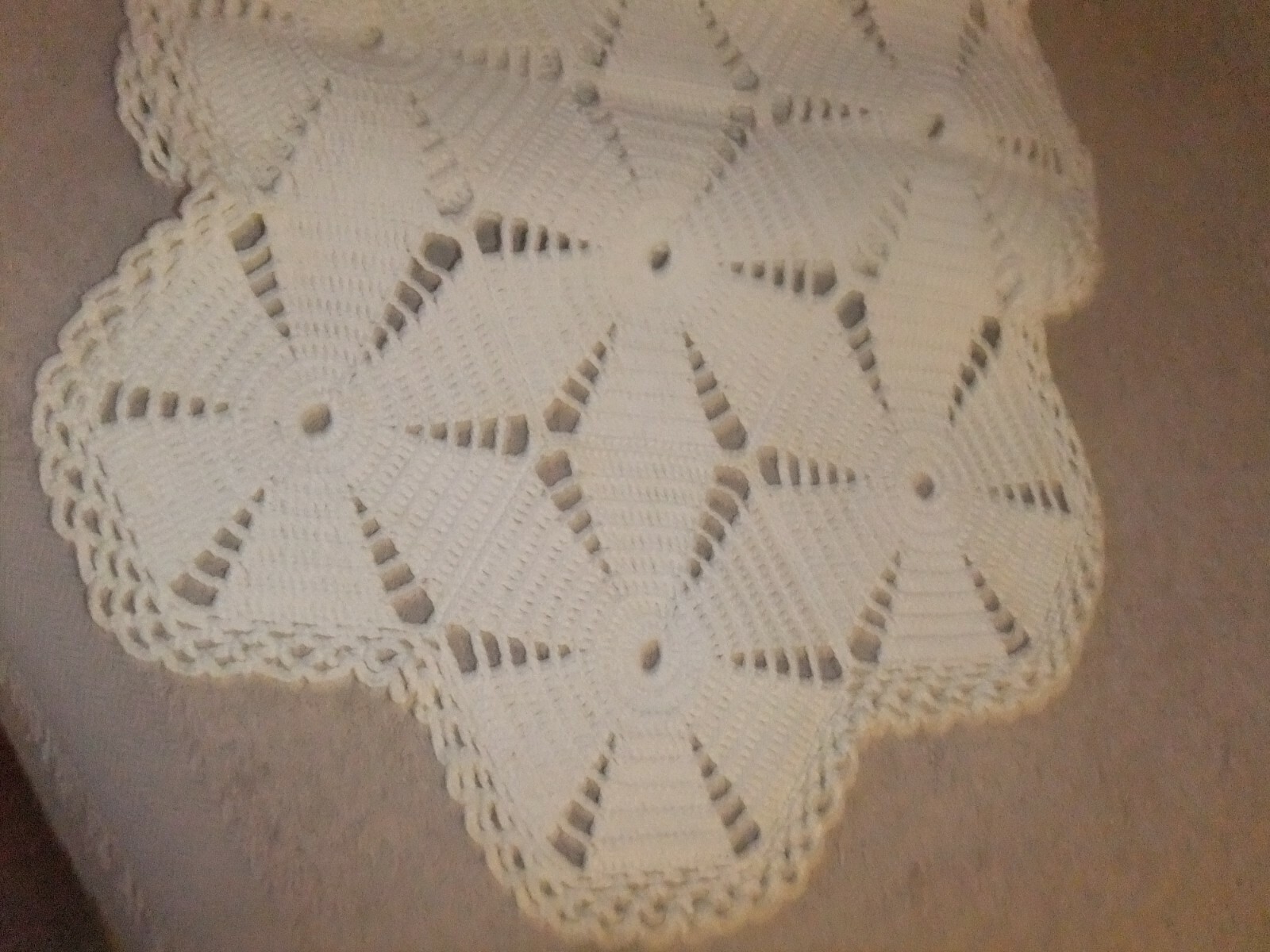 Vintage Table Top/Runner White Crochet Long    #33TR