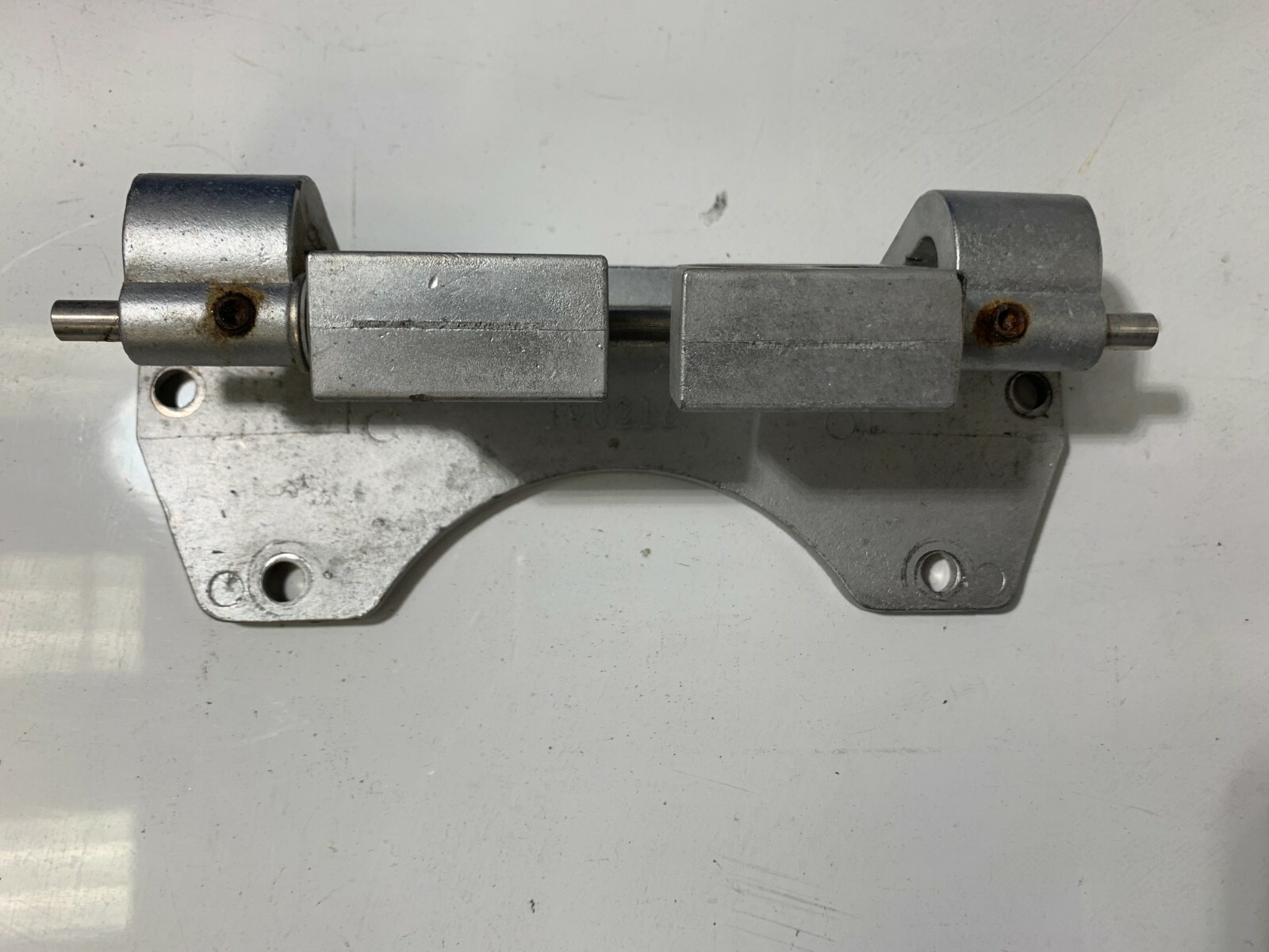 Washer Door Hinge Assy SPEED QUEEN P/N: F190216, F190216P