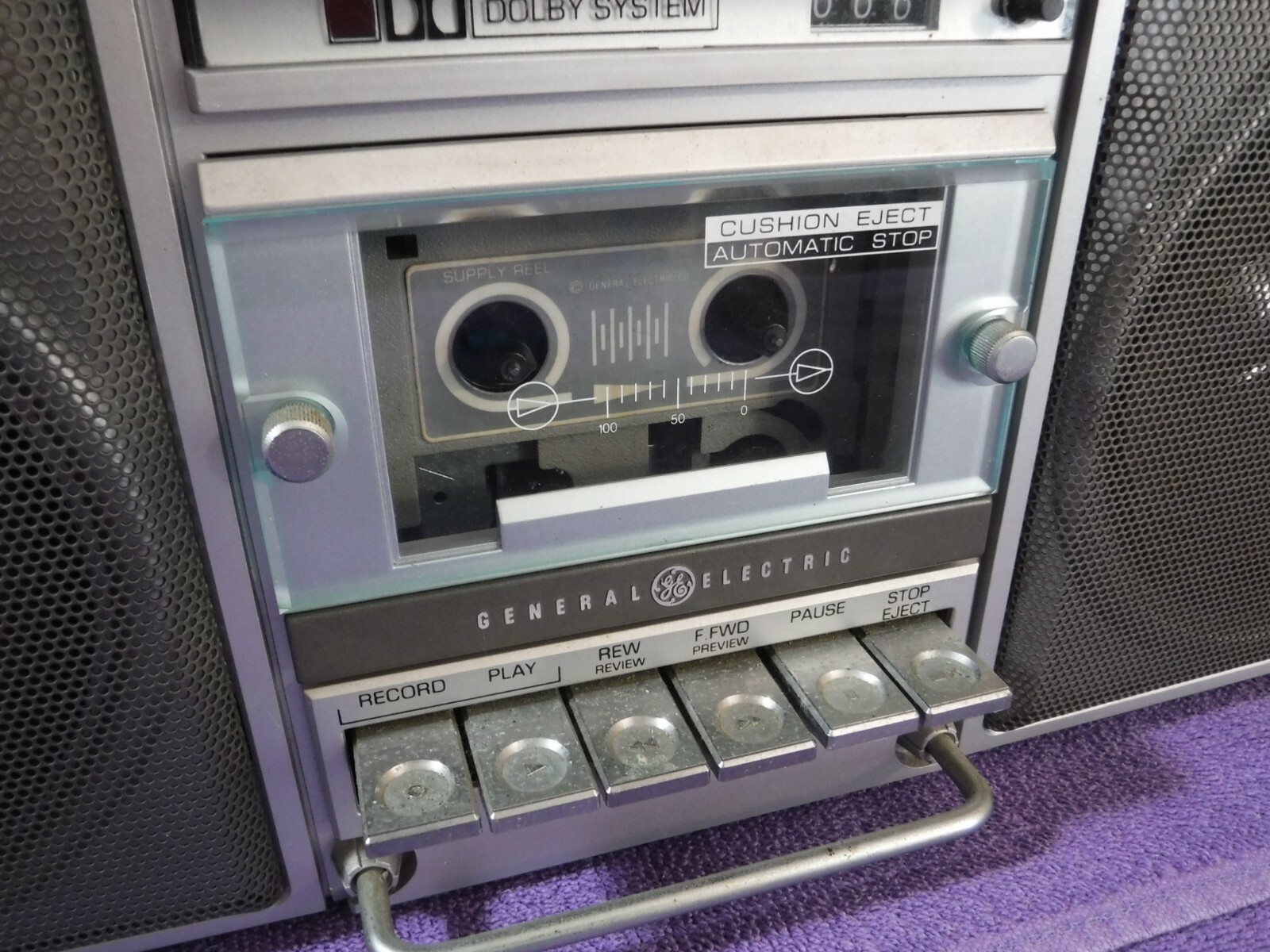 VINTAGE GE GENERAL ELECTRIC AM/FM RADIO/CASSETTE BOOMBOX~~MODEL 3-5286A