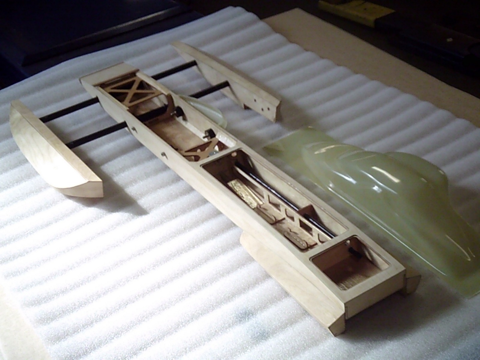 R/C GAS BOAT ZENOAH OUTRIGGER BLAZER MARINE SLINGSHOT NEW BOAT HULL (relisted)