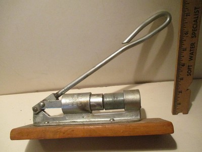 VINTAGE REEDS ROCKET  NUT CRACKER IN ORIGINAL BOX. BOX IS IN POOR CONDITION.