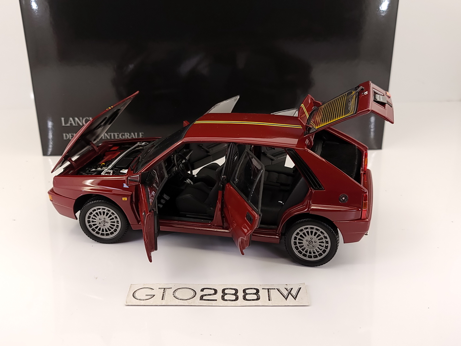 Lancia Delta HF Integrale Evo 2 1:18 赤 $_10.JPG?set_id=880000500F