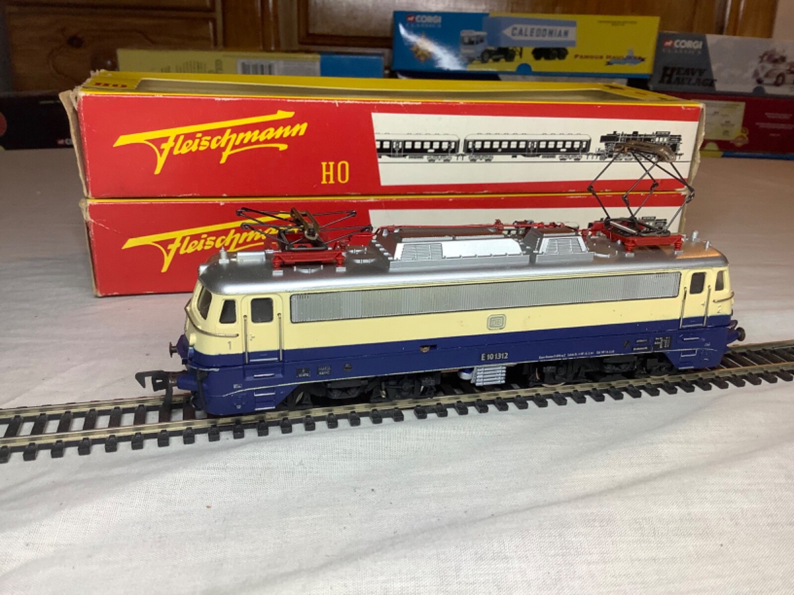Fleischmann 733810 DB BR 112（E10） 電気機関車 Fleischmann 733810 DB BR 112（E10） 電気機関車 Amazon