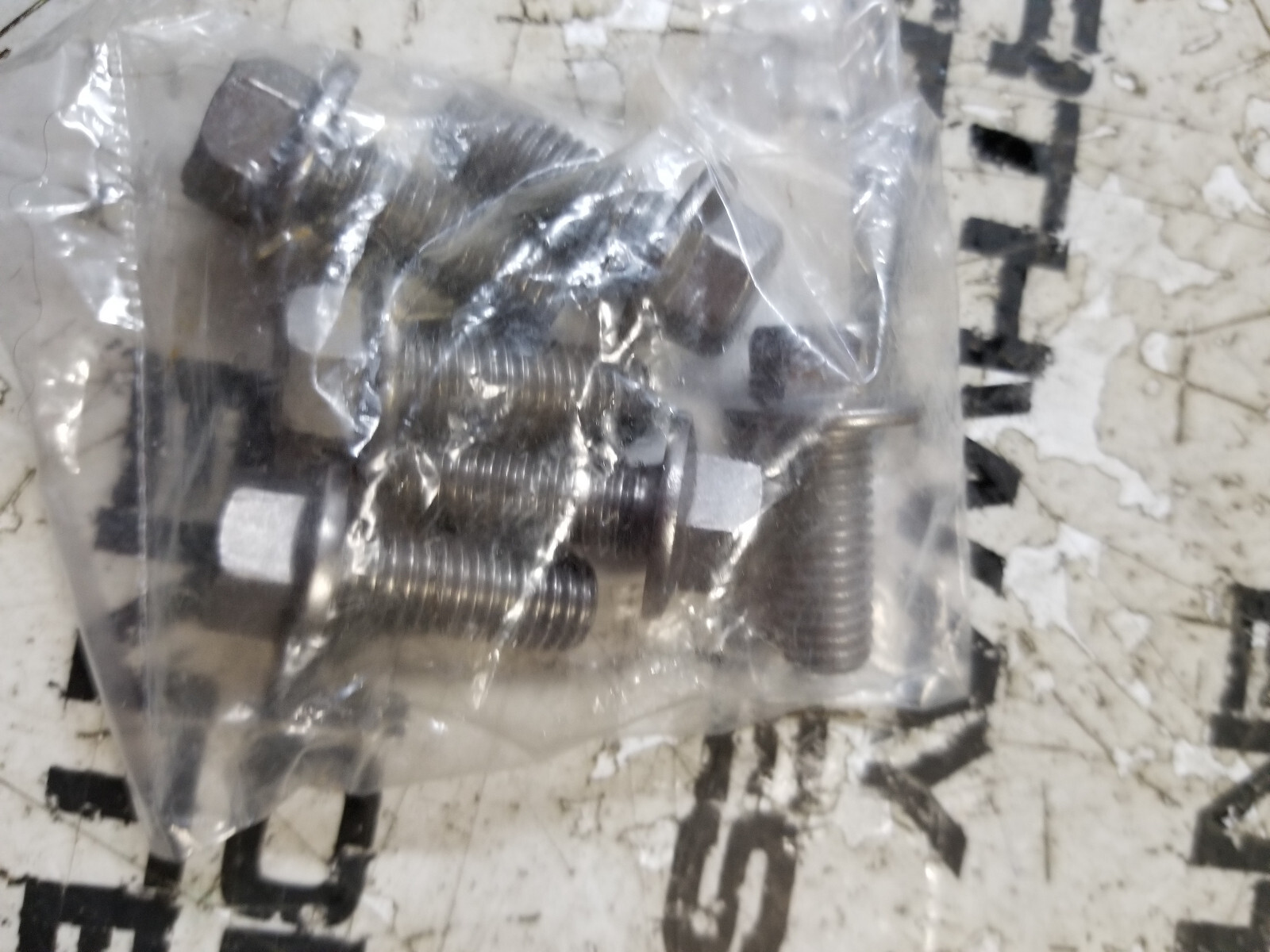 Cummins 3902460 Pack of Bolts Hex Head - Picture 1 of 1