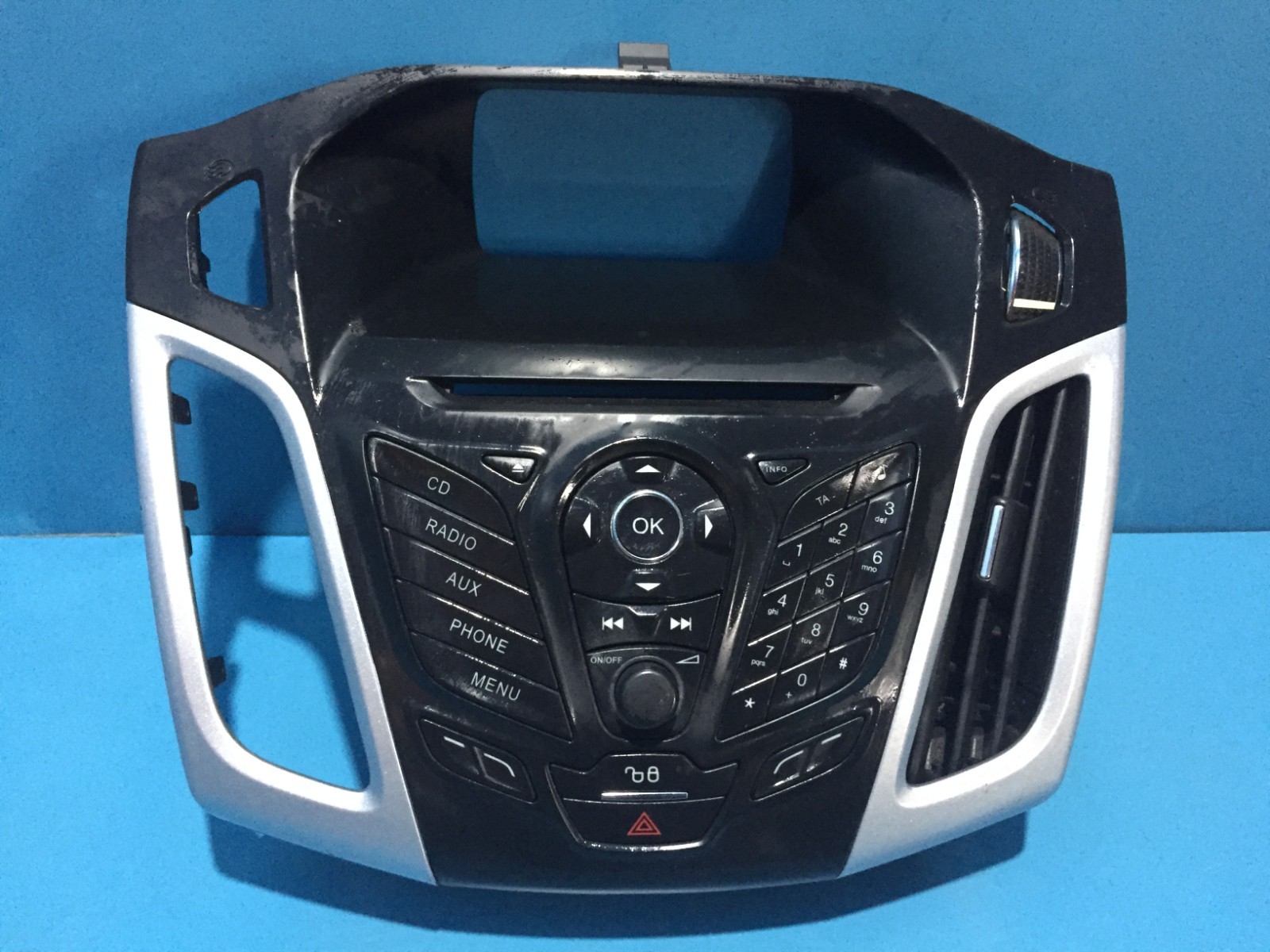 FORD FOCUS STEREO FACE FASCIA SURROUND / AUDIO CONTROL MODULE AM5T18K811BD