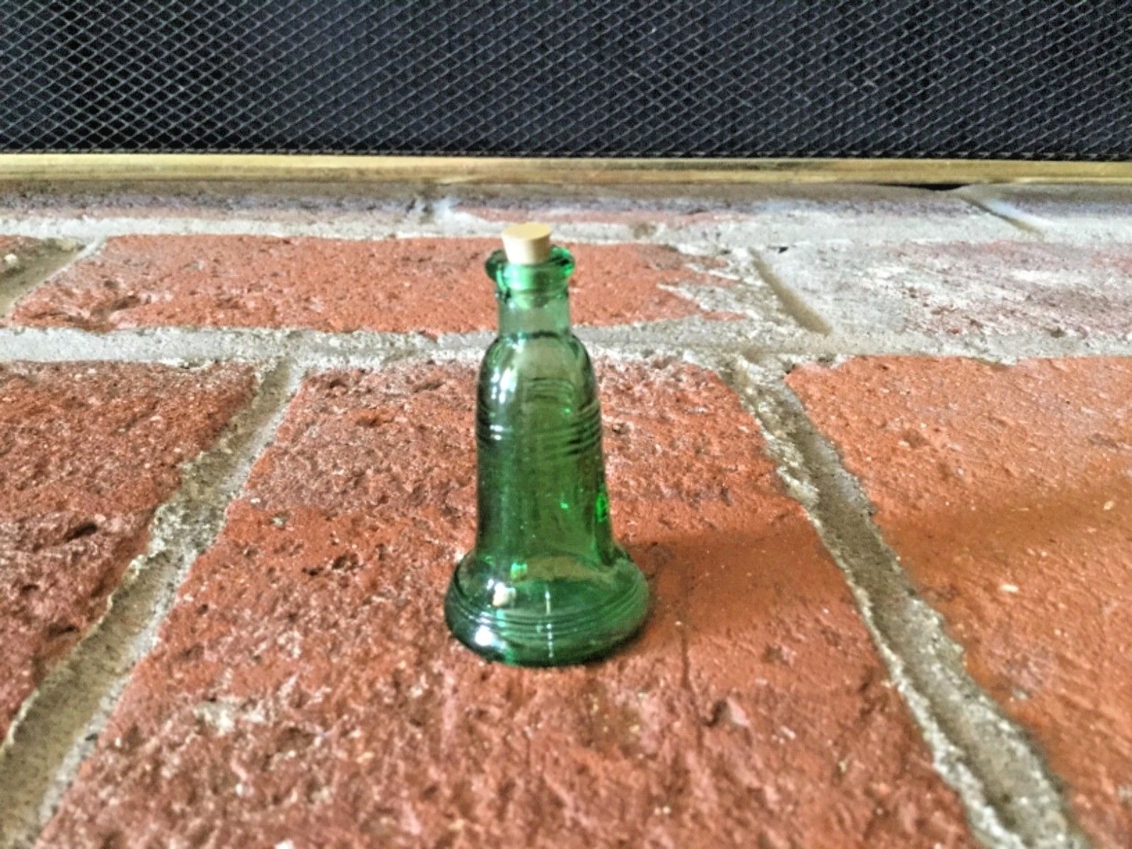 Vtg 2” Mini Green Wheaton NJ-Like Liberty Bell Bottle W/Stopper Mint Condition!