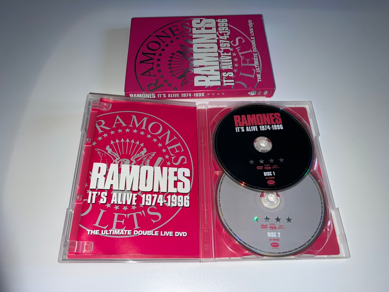 イッツ・アライヴ　1974-1996 DVD Amazon.co.jp: イッツ・アライヴ 1974-1996 [DVD] : ラモーンズ