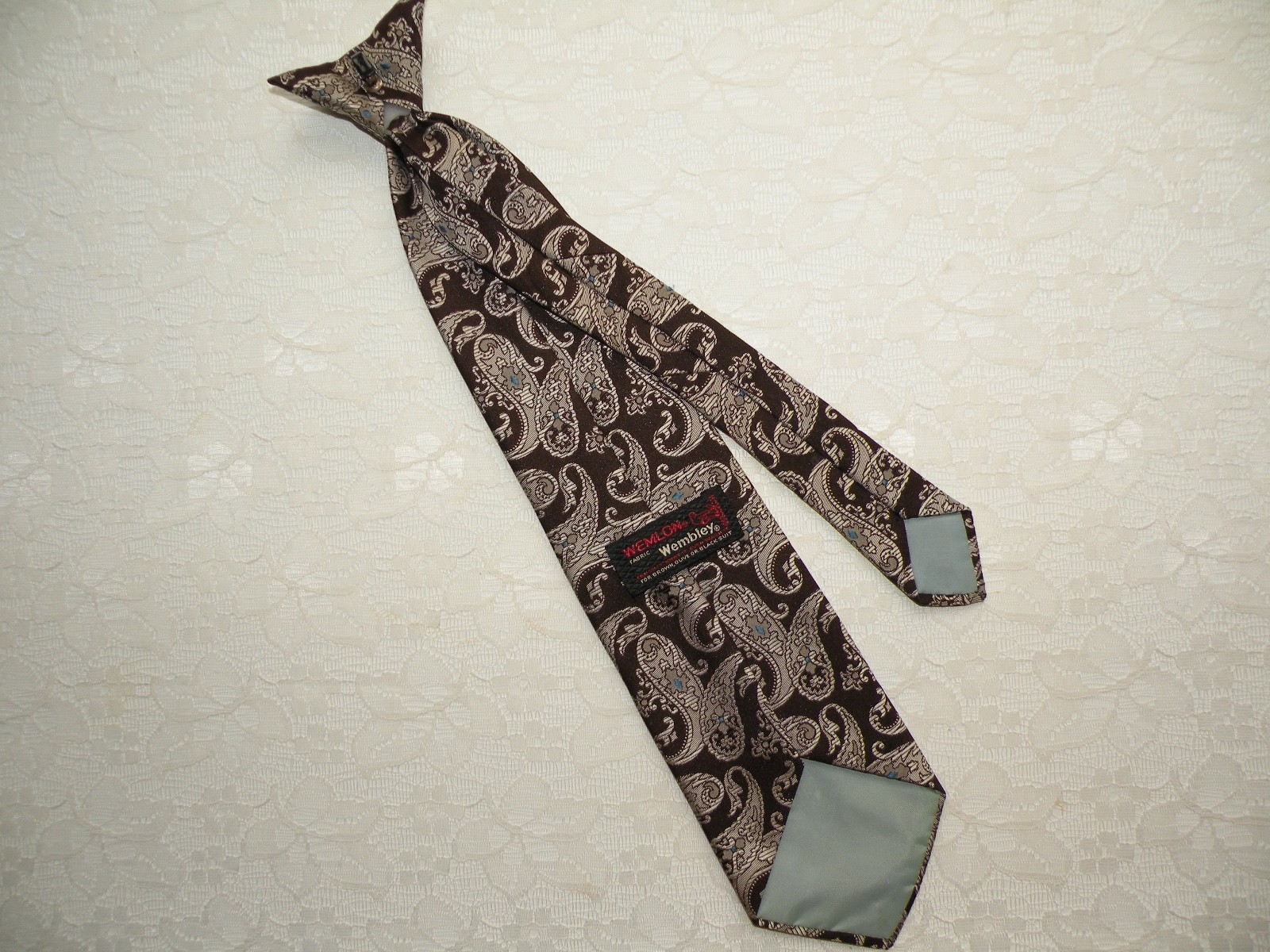 Vintage Mens Clip-on Neck Tie Wembley Necktie Clip On Tie Brown Blue Paisley
