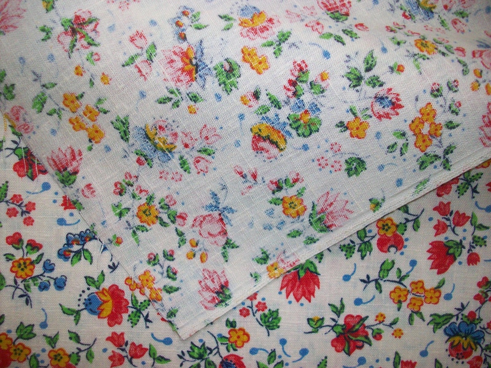 Vintage Unbranded Floral Cotton Slub Textured Fabric 3 1/2 yards
