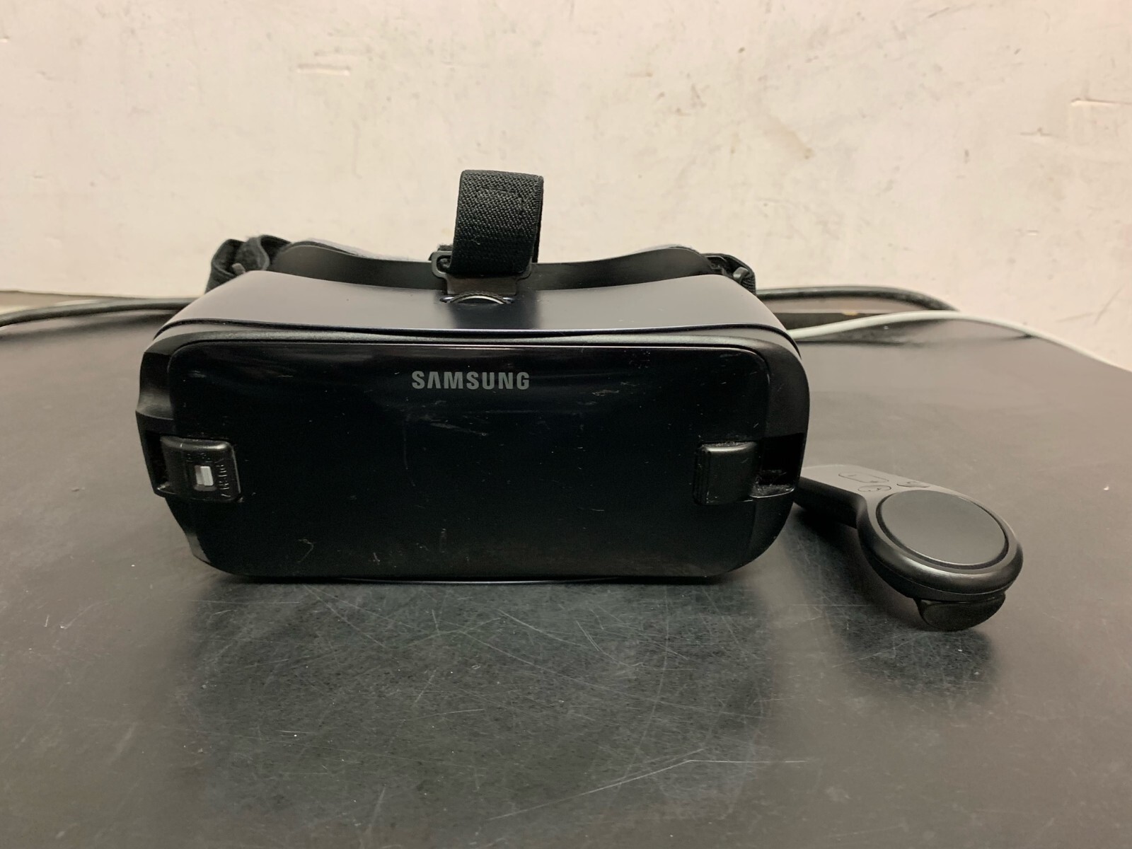 Samsung SM-R324 Galaxy Gear VR Virtual Reality Headset w