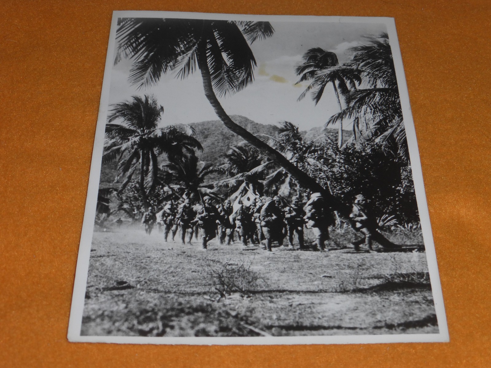 Japanisch-Chinesischer Krieg Japanische Soldaten mit Fahnen gr. Foto Japan China