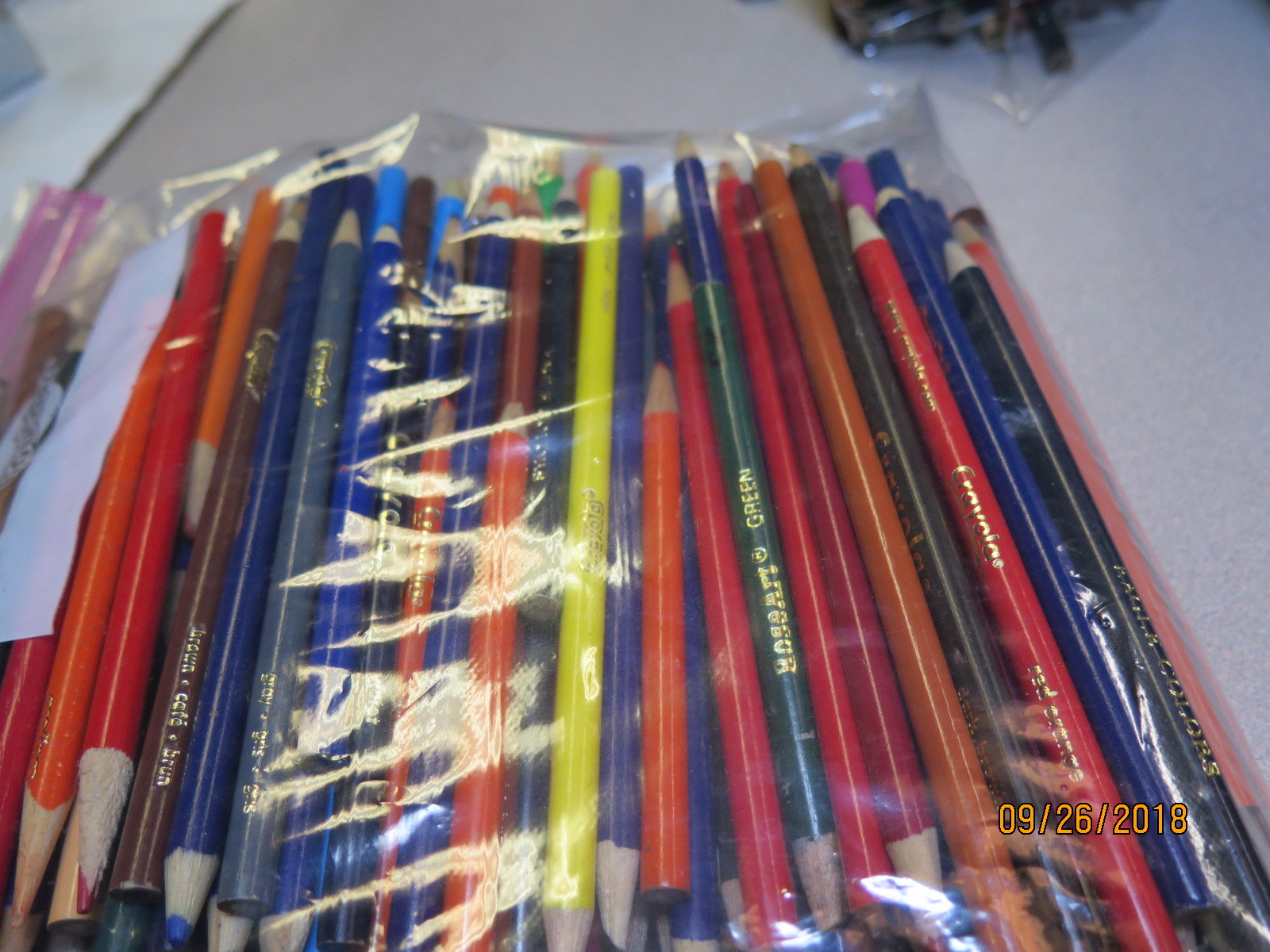 LOT of 200 COLORED PENCILS art drawing color CRAYOLA  ROSEART more BARGAIN