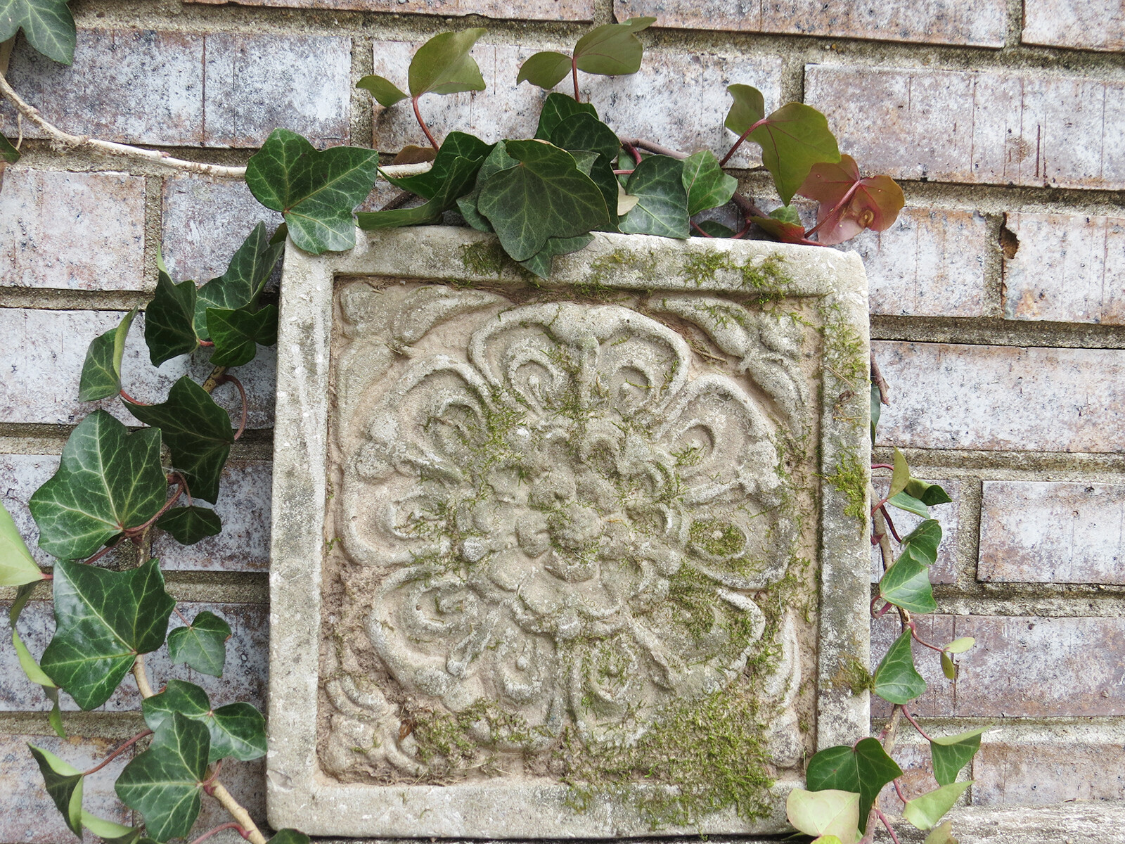 Old Mossy Ornate Garden Square Stepping Stone Wall Tile Concrete Cement