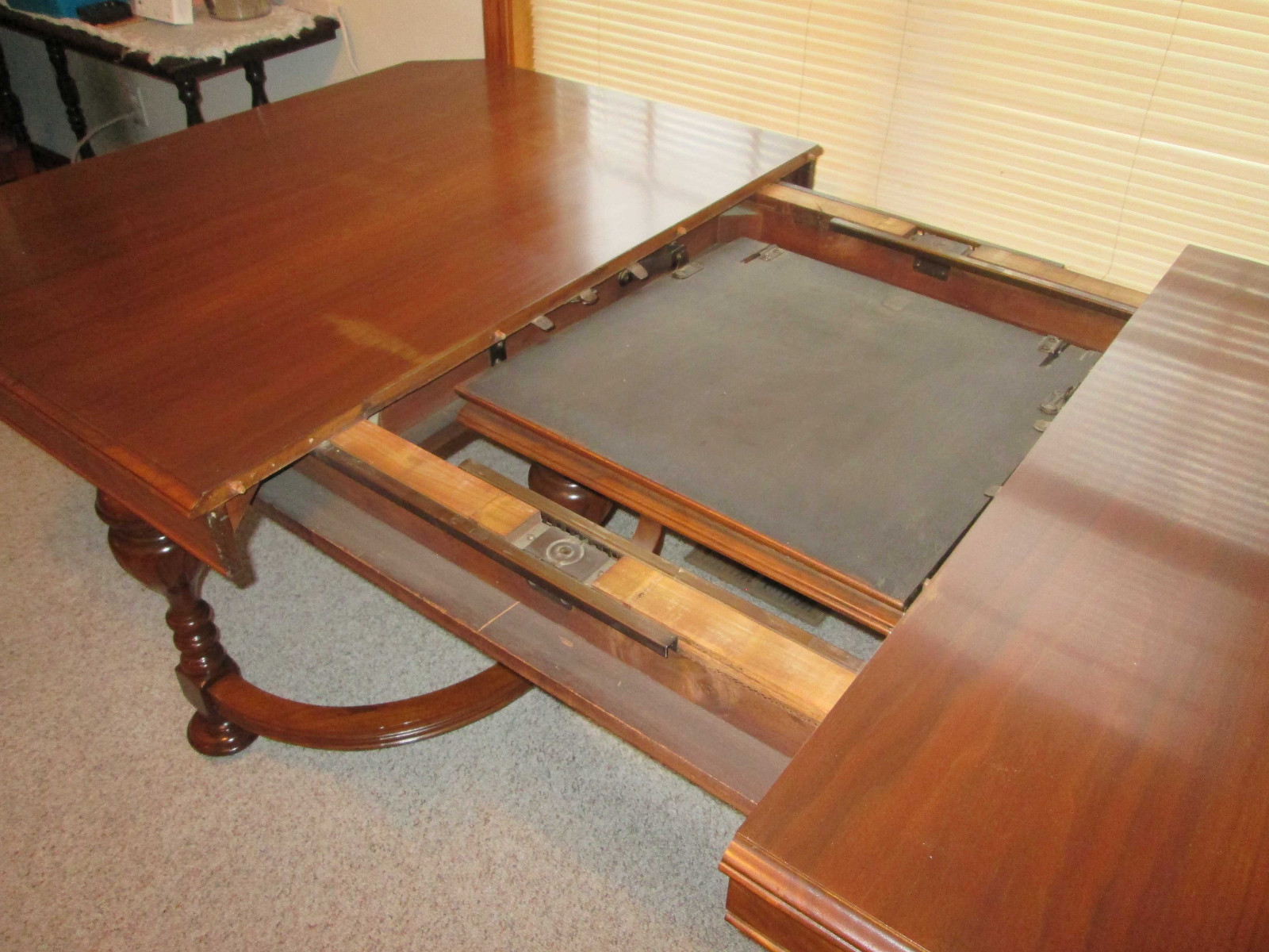 ANTIQUE EARLY 1900's  JACOBEAN STYLE DINING ROOM SET WITH BUTTERFLY LEAVE.