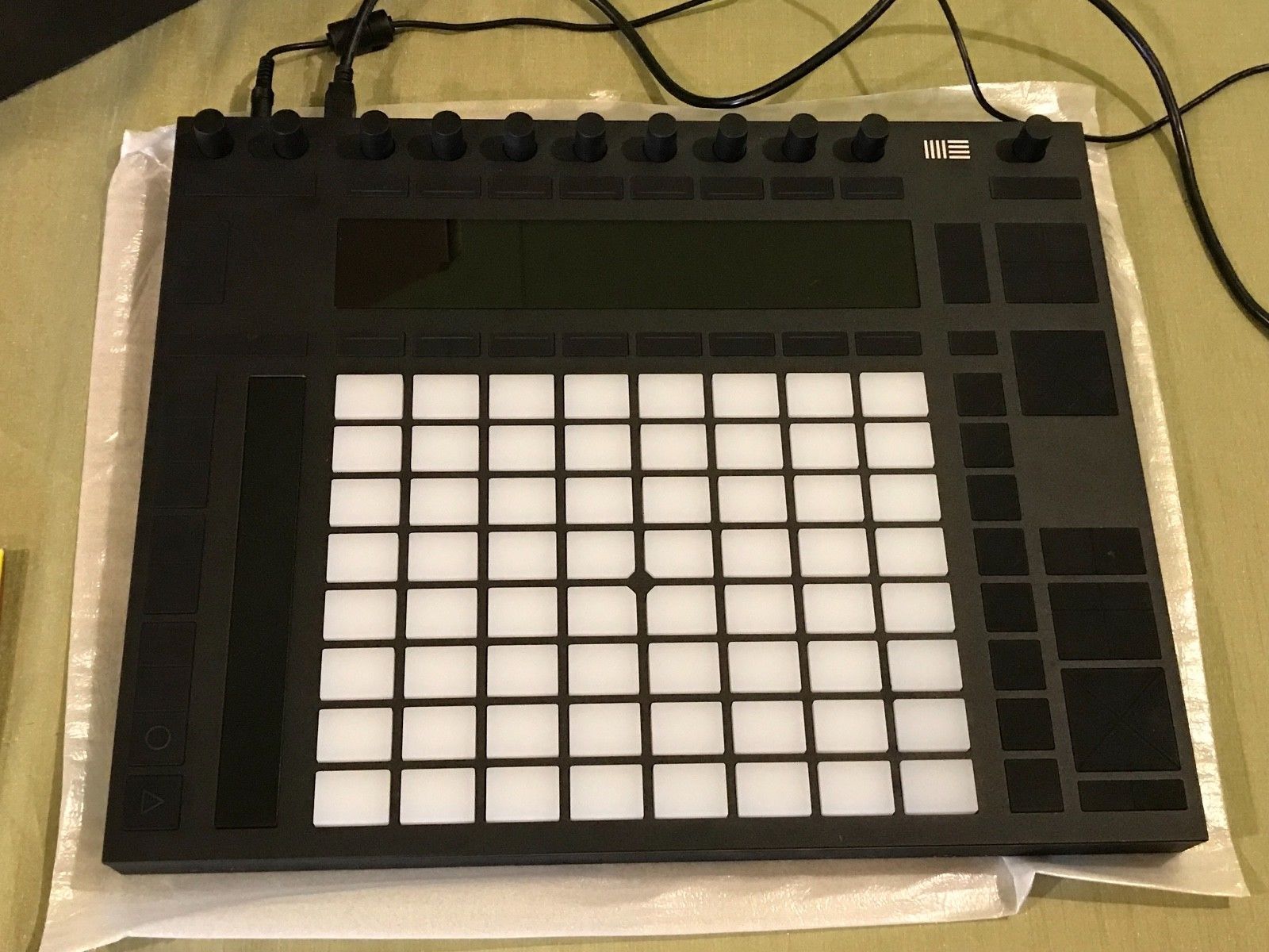 Mint Ableton Push 2 in box with 9 Intro