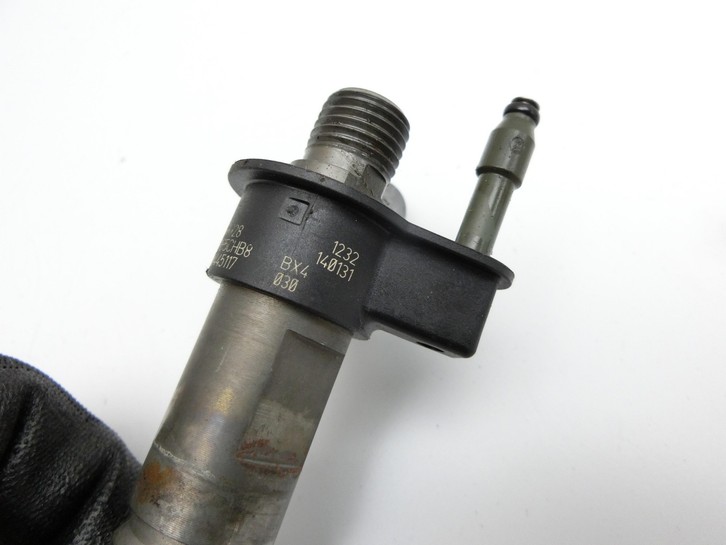 BMW 525d F10 13-17 2,0d 160KW Injektor Einspritzdüse Zyl.1 BMW 525d F10 13-17 27.02.2014 7823461 13537823461... Bild 4