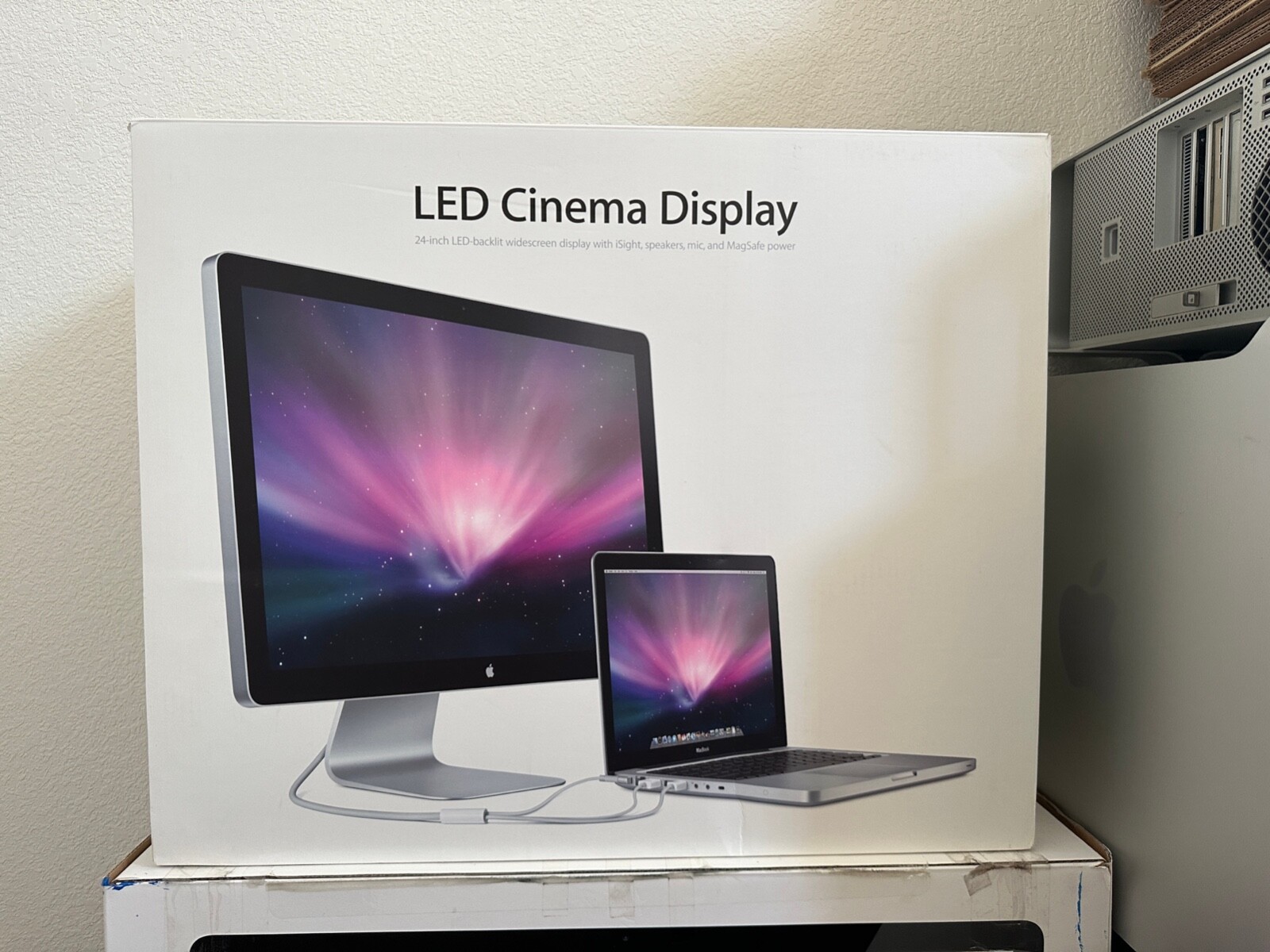 Apple LED Cinema Display 24 Apple LED Cinema Display 24