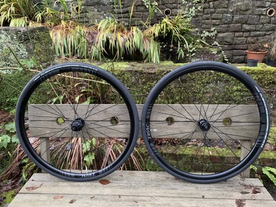 velocity dyad tubeless