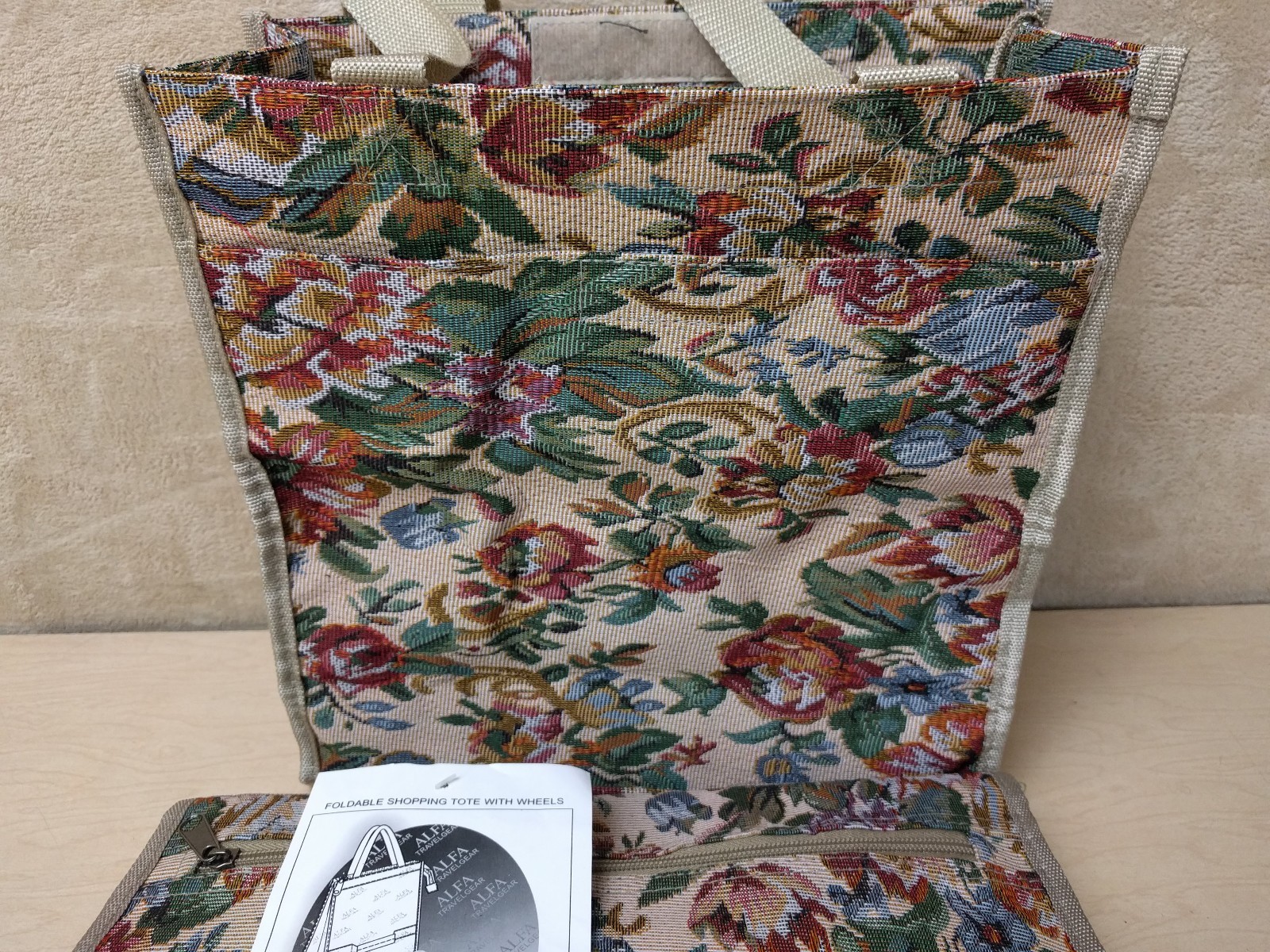 NWT~Floral Tapestry~Folding~Rolling~Shopping Tote~Bag~Small~Shoulder~Luggage