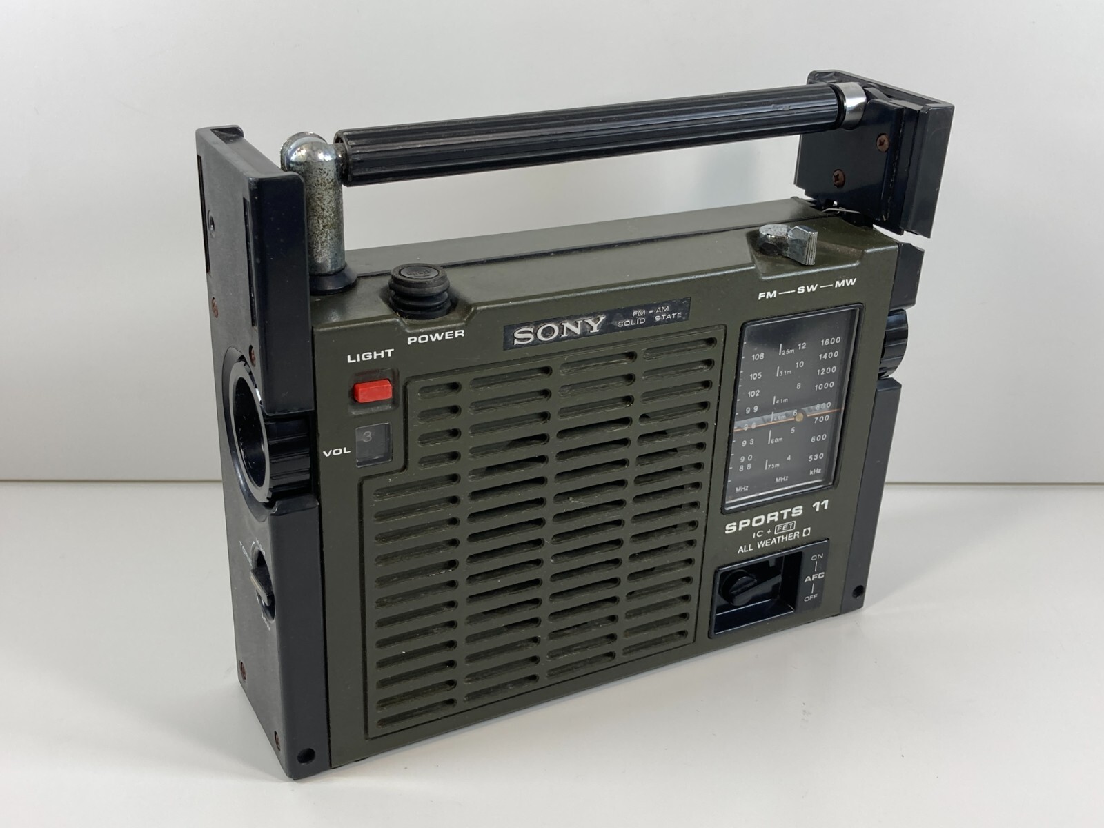 Sony ICF- 111B- Sports 11 All Weather Radio FM/SW/MW BROKEN Sony ICF- 111B- Sports 11 All Weather Radio FM/SW/MW BROKEN
