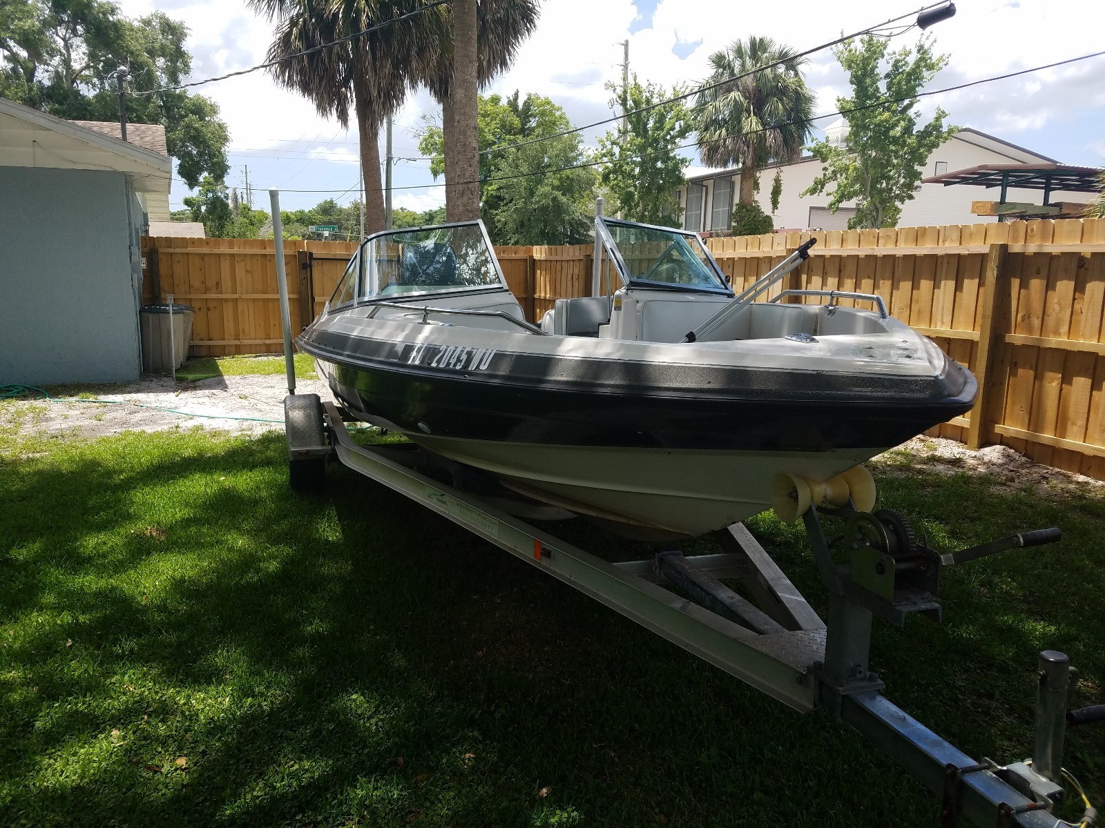 1991 Stratos 290sf fisn n ski boat 200 Johnson with an aluminum trailer!!