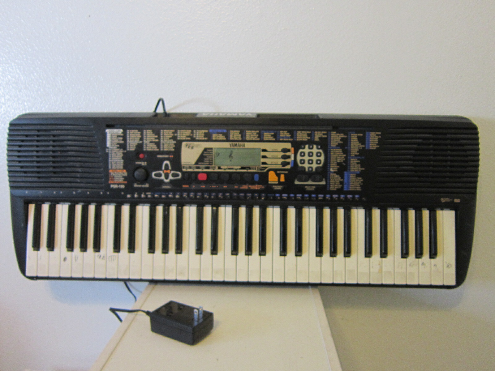 Yamaha PSR-195 Portable Keyboard with Power Supply