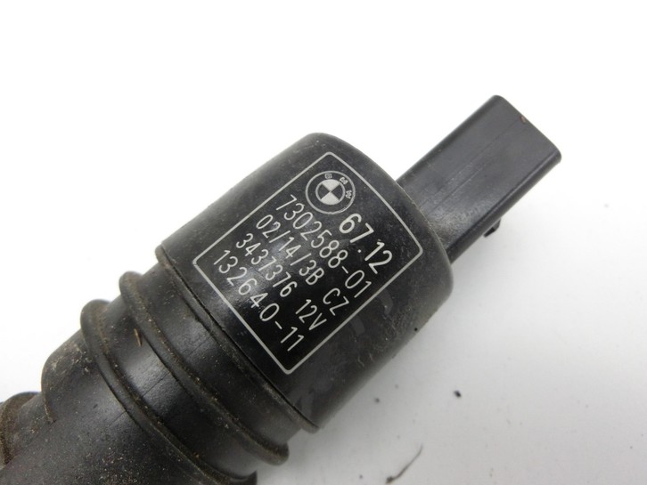BMW F31 318d 12-15 Waschwasserpumpe Wischwasserpumpe Waschpumpe Vo. BMW F31 318d 12-15 28.02.2014 67127302588... Bild 4