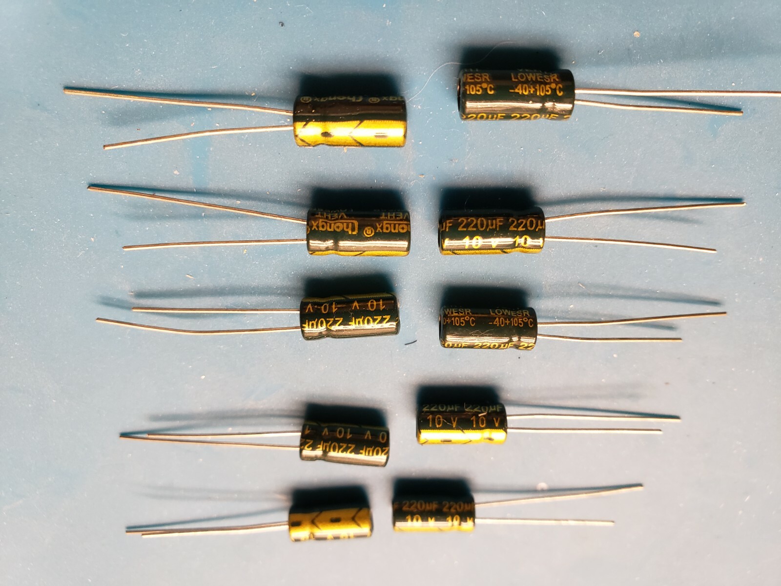 10 pcs  220uf 10v 105c radial electrolytic capacitors USA SHIPPING/SOLD