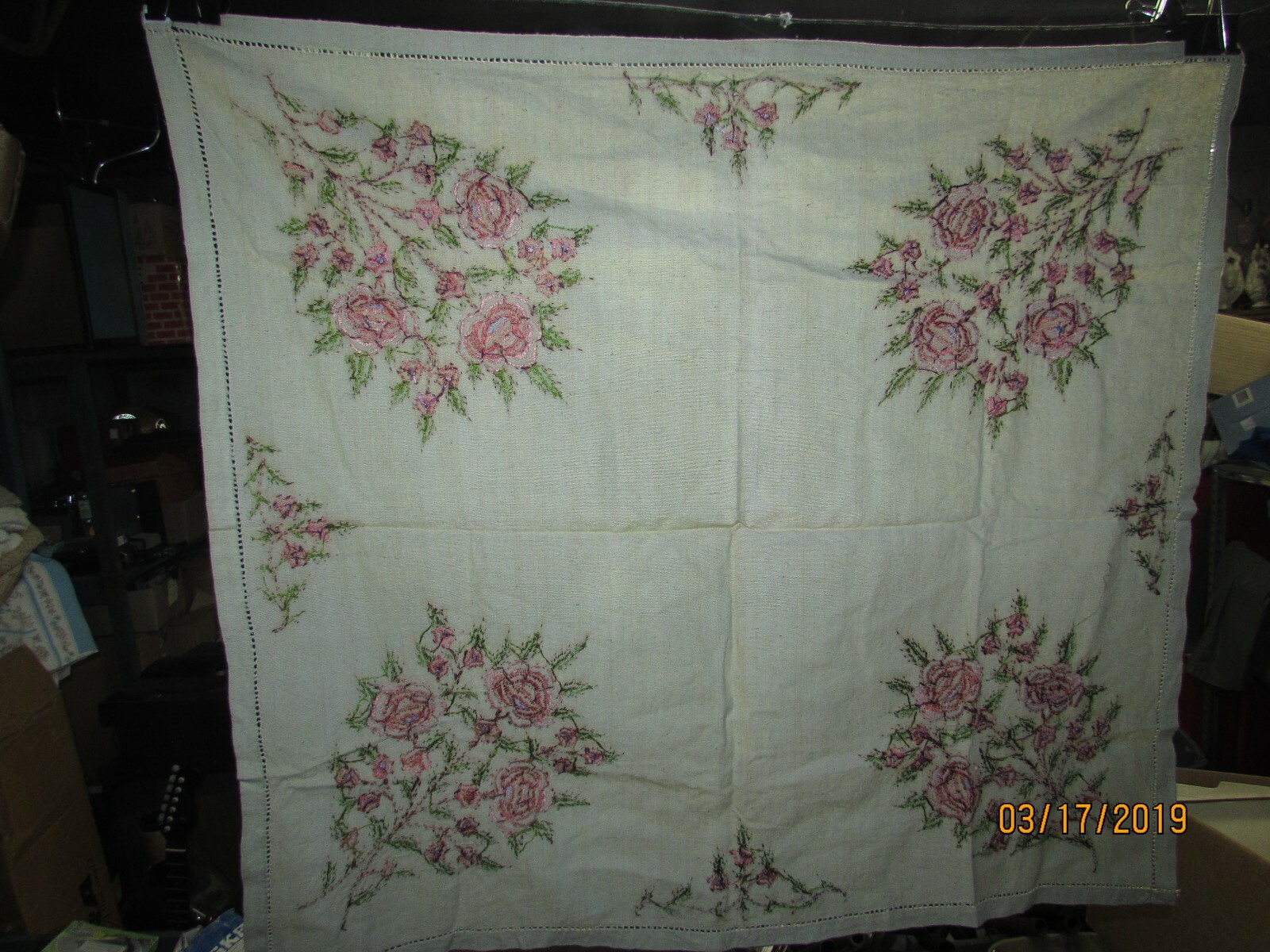 HAND NEEDLEWORK STITCHED ROSES PATTERN SMALL TABLECLOTH 32X29 PICS