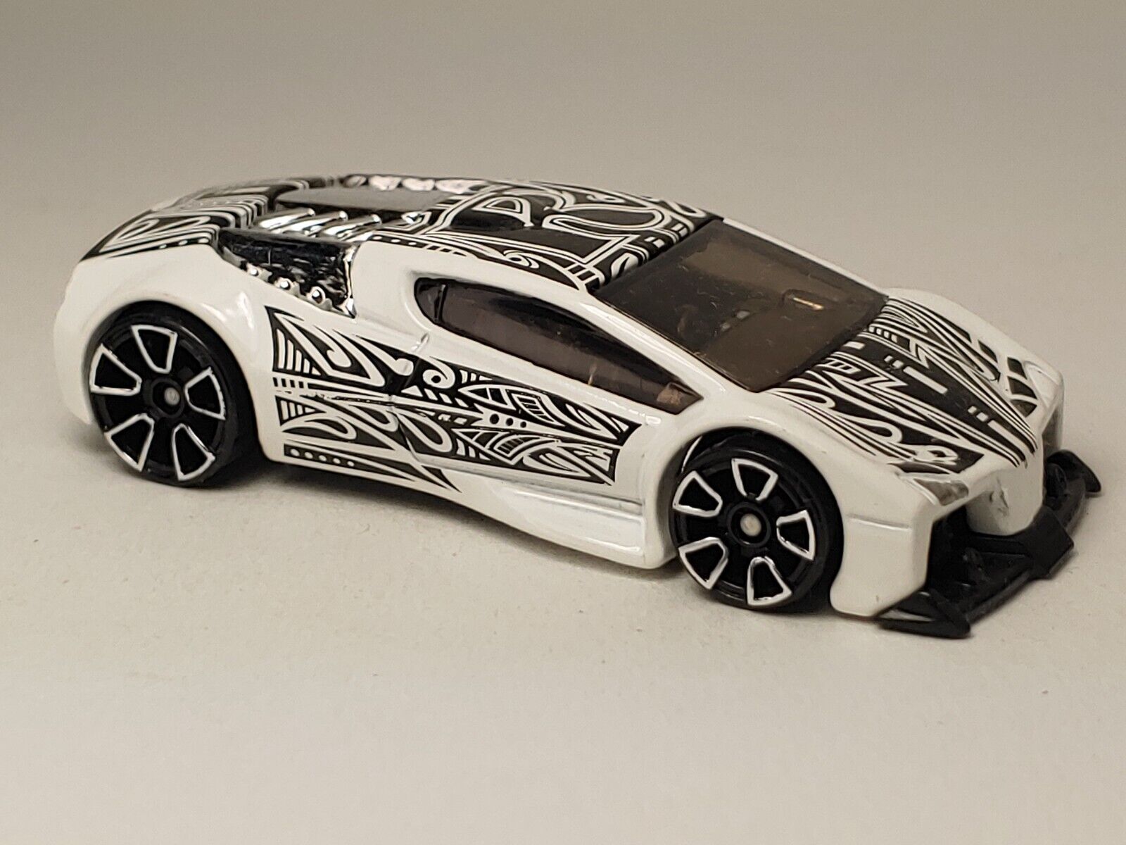 Hot Wheels 2017 HW Art Cars Series #37 Zotic White Tribal | eBay Hot Wheels 2017 HW Art Cars Series #37 Zotic White Tribal | eBay