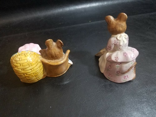 HUNCA MUNCA FIGURINE FROM BEATRIX POTTER COLLECTION and HUNCA MUNCA sweeping
