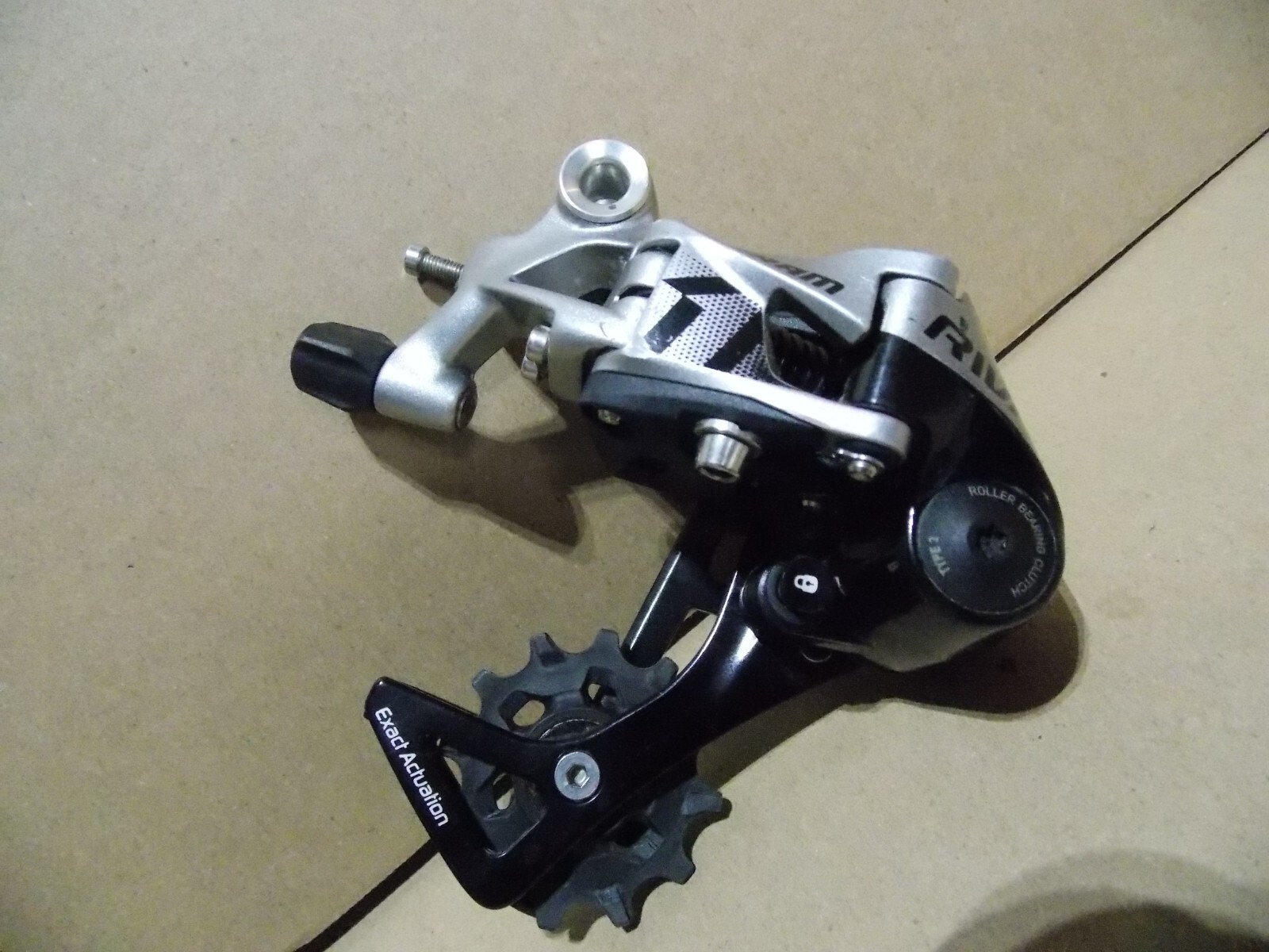 銀河　SRAM RIVAL 1x11s レバー左右とリアディレイラー Sram（スラム）のRival1 Rear Derailleur（ライバル1リア