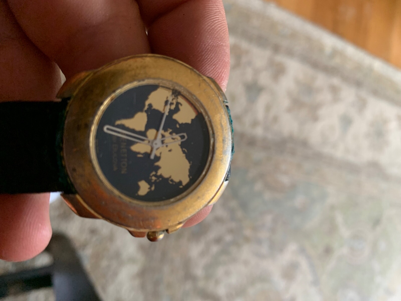VINTAGE BENETTON BULOVA MAP OF WORLD, NEW BATTERY (WORKS AS VINTAGE BENETTON BULOVA MAP OF WORLD, NEW BATTERY (WORKS AS