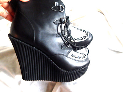 T.U.K BLACK LEATHER WHITE TRIM WOMANS LACE UP HI WEDGE ANKLE BOOTS, SIZE 40, 9M