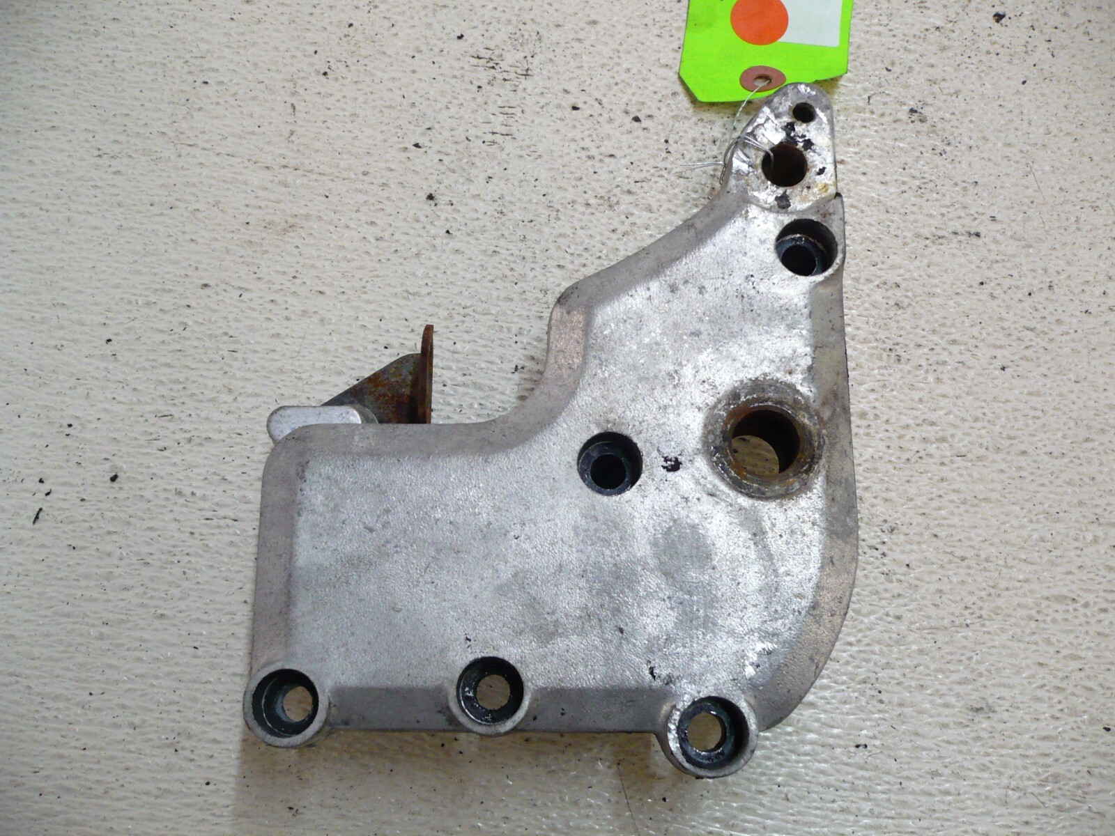 k.です KAWASAKI 83 - 88 ZN13000 VOYAGER RIGHT BRAKE PEDAL BRACKET