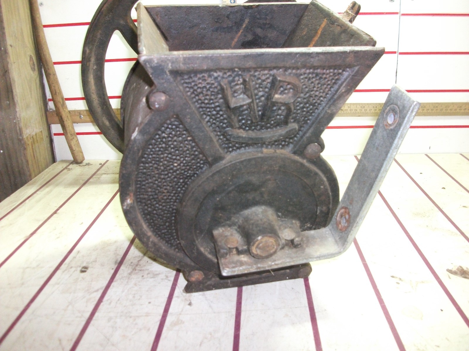 antique  MILL, SUGARCANE MILL, ROLLER PRESS, JUICE EXTRACTOR, hand crank HR