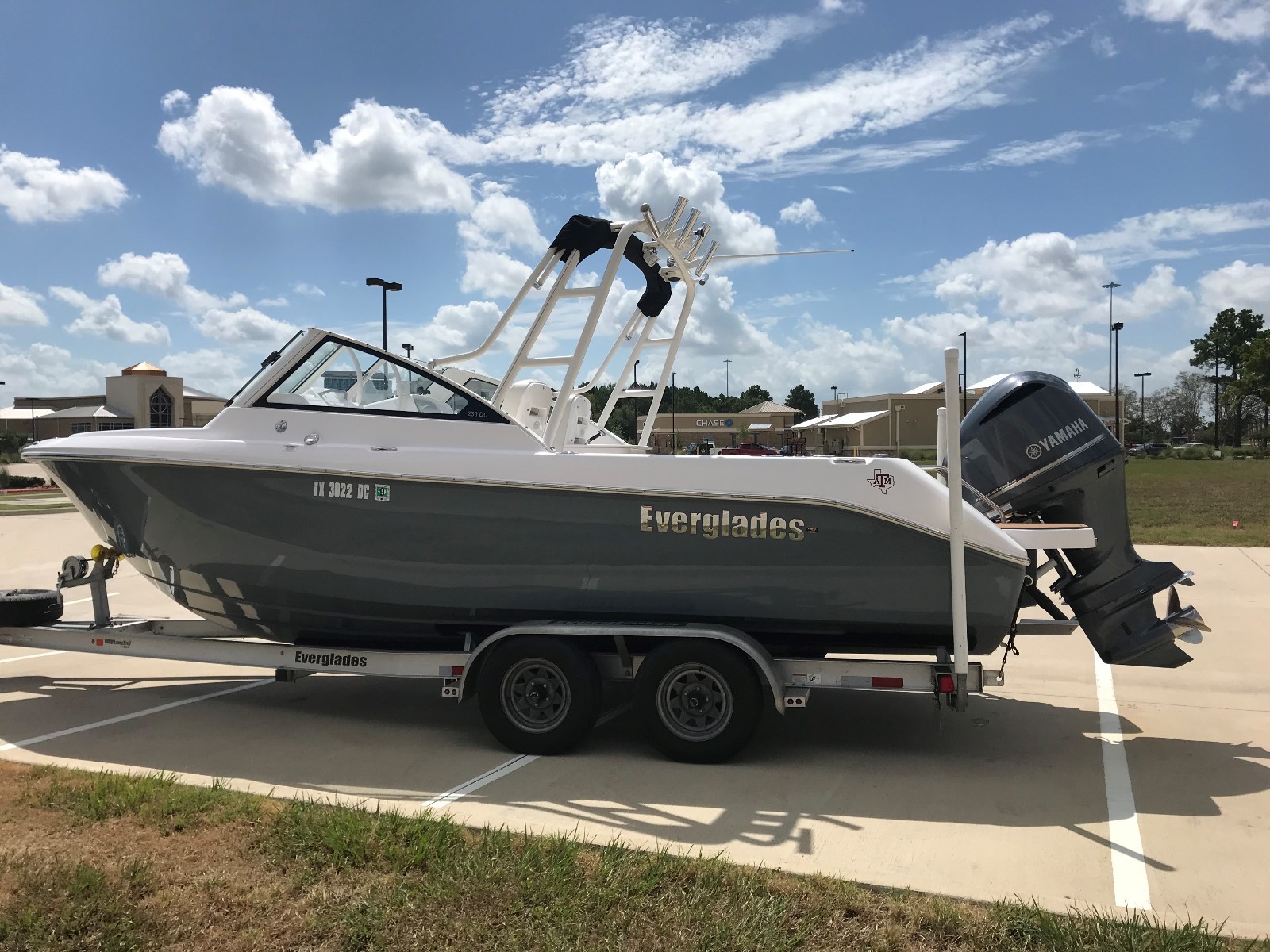 2015 Everglades 230 DC w 300HP Yamaha - MINT CONDITION