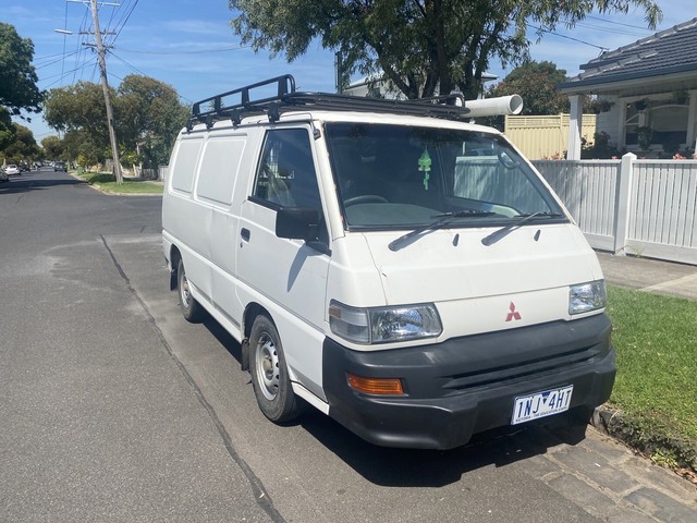 2005 mitsubishi express van