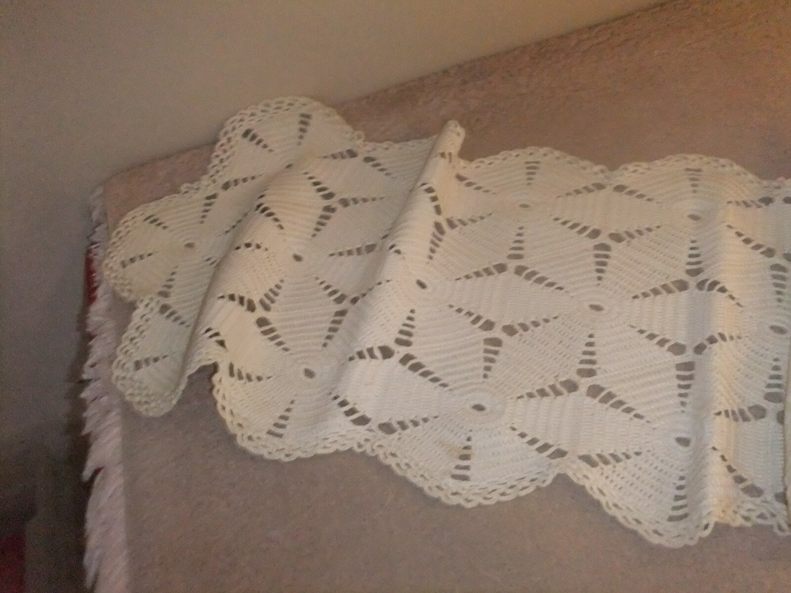 Vintage Table Top/Runner White Crochet Long    #33TR