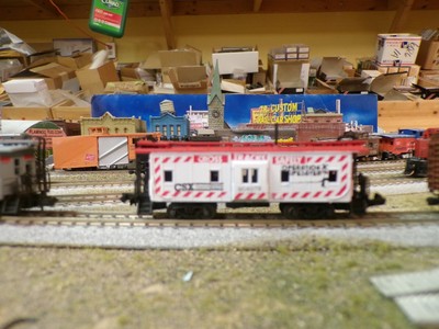 CSX SAFETY RED / WHITE # 904079   N scale custom Painted Caboose