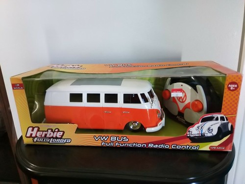 MISB Disney Herbie Fully Loaded R/C 1:18 Volkswagen Split