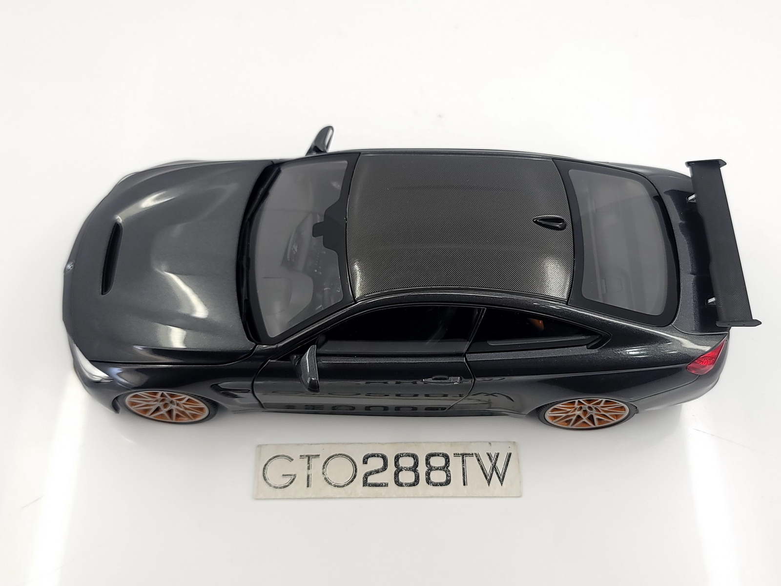 1:18 BMW M4 GTS F82 - Dealer Edition by Minichamps - YouTube