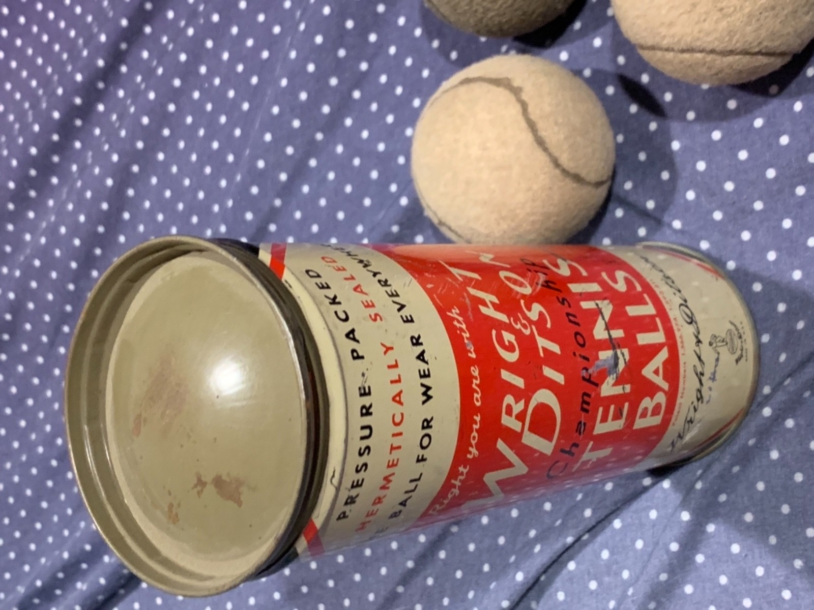 1930s 40s Wright & Ditson metal tennis ball can complete w cap 3 white balls